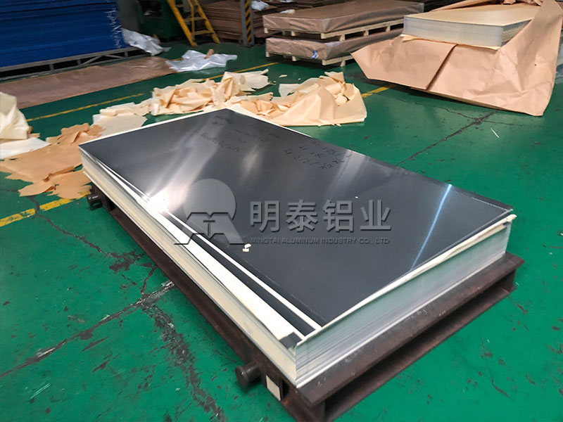 蛋糕托盤(pán)料3004鋁板多少錢(qián)一噸_3004鋁板廠(chǎng)家直銷(xiāo)